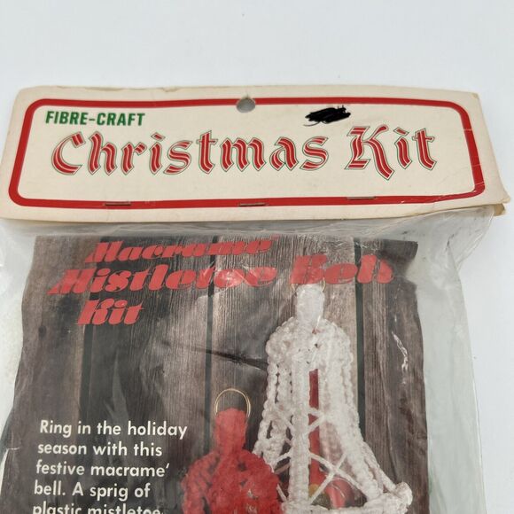Vintage Fibre-Craft Macramé Mistletoe Bell Kit New in Package NOS - Picture 2 of 8